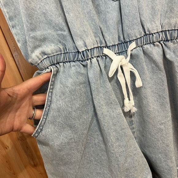 Sleeveless Denim romper Large NWT - Picture 3 of 6